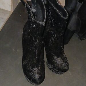 Elegant Black Velvet Ankle Boots